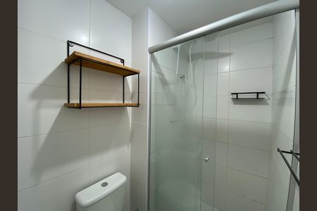 Banheiro de apartamento para alugar com 1 quarto, 27m² em Ferreira, São Paulo