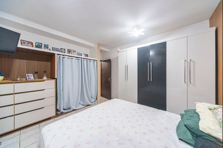Casa à venda com 400m², 5 quartos e 14 vagas Casa à venda com 400m², 5 quartos e 14 vagasQuarto 2