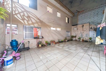 Casa à venda com 400m², 5 quartos e 14 vagas Casa à venda com 400m², 5 quartos e 14 vagasQuintal Fundos