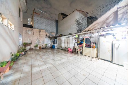 Casa à venda com 400m², 5 quartos e 14 vagas Casa à venda com 400m², 5 quartos e 14 vagasQuintal Fundos