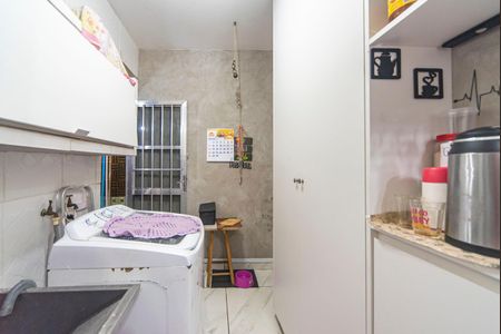 Casa à venda com 400m², 5 quartos e 14 vagas Casa à venda com 400m², 5 quartos e 14 vagasÁrea de Serviço