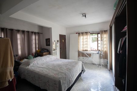 Casa à venda com 250m², 6 quartos e 4 vagas Casa à venda com 250m², 6 quartos e 4 vagasQuarto 1