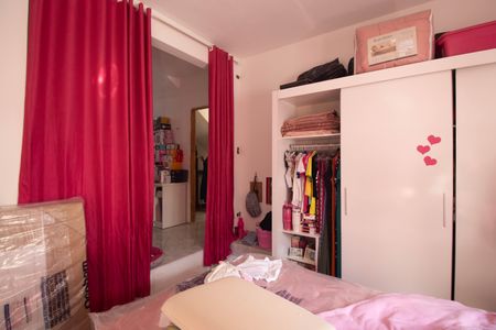 Casa à venda com 250m², 6 quartos e 4 vagas Casa à venda com 250m², 6 quartos e 4 vagasQuarto 2