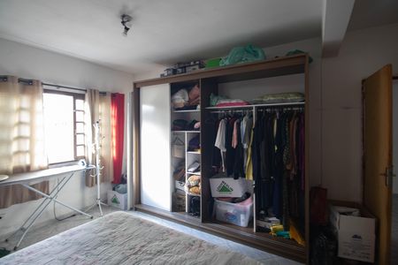 Casa à venda com 250m², 6 quartos e 4 vagas Casa à venda com 250m², 6 quartos e 4 vagasQuarto 1
