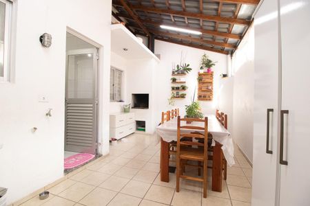 Casa para alugar com 178m², 3 quartos e 2 vagas Casa para alugar com 178m², 3 quartos e 2 vagasÁrea comum - Churrasqueira