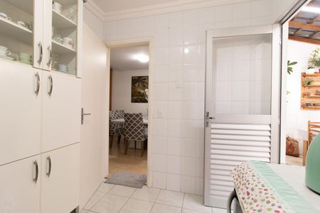 Casa para alugar com 178m², 3 quartos e 2 vagas Casa para alugar com 178m², 3 quartos e 2 vagasCozinha - Armários