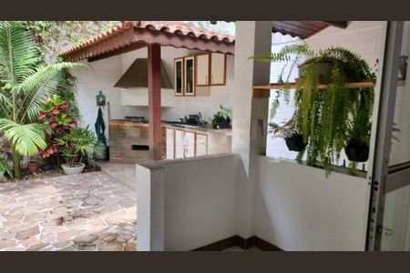 Casa à venda com 250m², 3 quartos e 4 vagas