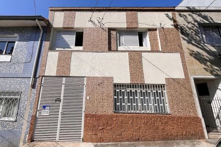 Casa à venda com 120m², 3 quartos e 2 vagasFachada + plaquinha