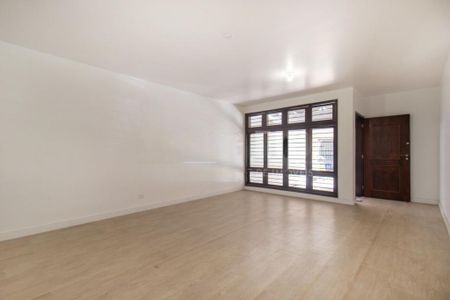 Casa à venda com 212m², 4 quartos e 4 vagas