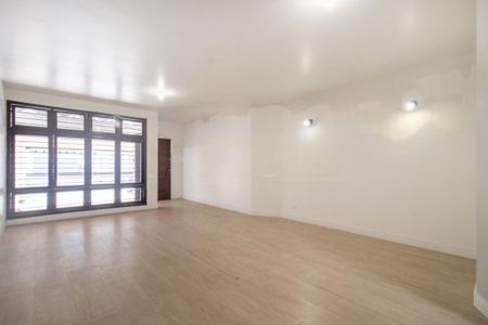 Casa à venda com 212m², 4 quartos e 4 vagas