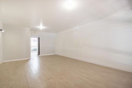 Casa à venda com 212m², 4 quartos e 4 vagas