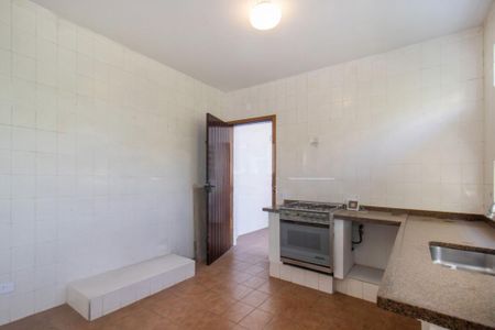 Casa à venda com 212m², 4 quartos e 4 vagas