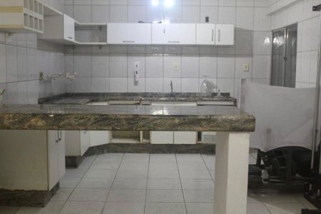 Casa para alugar com 525m², 4 quartos e 2 vagasCozinha 