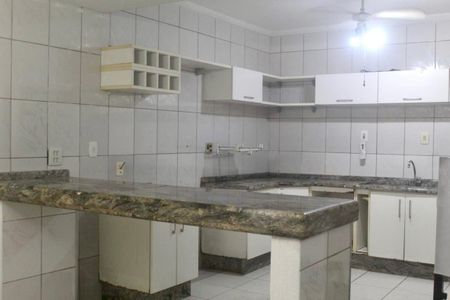 Casa para alugar com 525m², 4 quartos e 2 vagasCozinha 