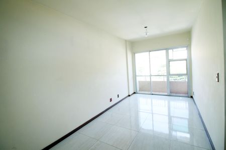 Sala de apartamento para alugar com 2 quartos, 110m² em Olaria, Rio de Janeiro