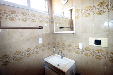 Banheiro da Suíte 1 de apartamento para alugar com 2 quartos, 110m² em Olaria, Rio de Janeiro