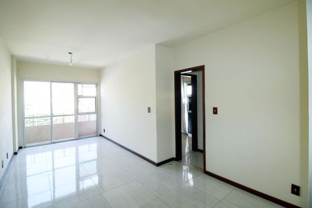 Sala de apartamento para alugar com 2 quartos, 110m² em Olaria, Rio de Janeiro