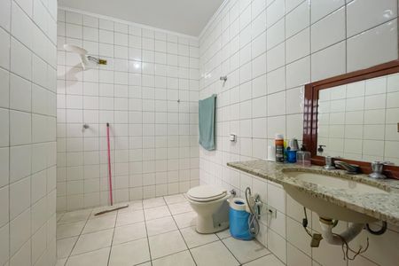 Casa à venda com 220m², 3 quartos e 2 vagasBanheiro da Suíte 1