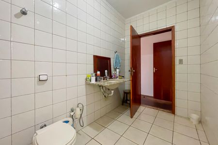 Casa à venda com 220m², 3 quartos e 2 vagasBanheiro da Suíte 1