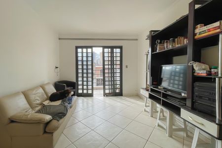 Casa à venda com 220m², 3 quartos e 2 vagasSala