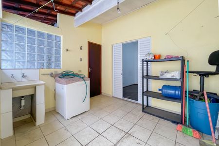 Casa à venda com 220m², 3 quartos e 2 vagasÁrea de Serviço