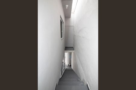 Casa para alugar com 100m², 2 quartos e 1 vaga Casa para alugar com 100m², 2 quartos e 1 vagaEscada