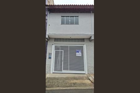 Casa para alugar com 100m², 2 quartos e 1 vaga Casa para alugar com 100m², 2 quartos e 1 vagaFachada