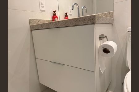 Banheiro de kitnet/studio para alugar com 1 quarto, 26m² em Santo Amaro, São Paulo