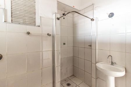 Banheiro de kitnet/studio para alugar com 1 quarto, 29m² em Santa Ifigênia, São Paulo
