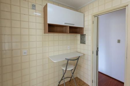 Cozinha de apartamento para alugar com 1 quarto, 54m² em Cambuí, Campinas