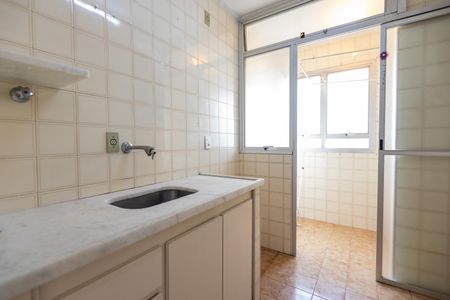 Cozinha de apartamento para alugar com 1 quarto, 54m² em Cambuí, Campinas