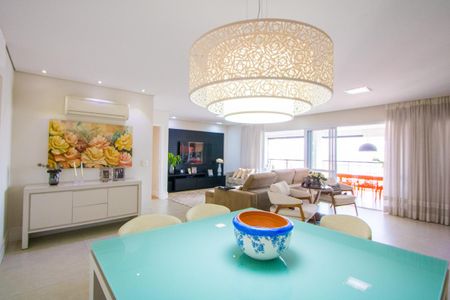 Apartamento à venda com 192m², 3 quartos e 3 vagas Apartamento à venda com 192m², 3 quartos e 3 vagasSala
