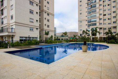 Apartamento à venda com 192m², 3 quartos e 3 vagas Apartamento à venda com 192m², 3 quartos e 3 vagasÁrea comum - Piscina