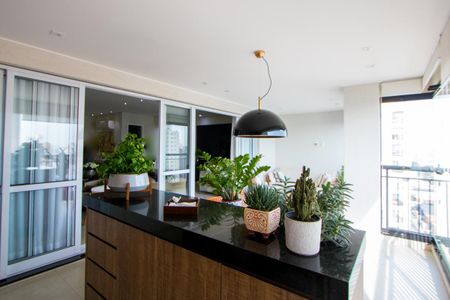 Apartamento à venda com 192m², 3 quartos e 3 vagas Apartamento à venda com 192m², 3 quartos e 3 vagasVaranda gourmet
