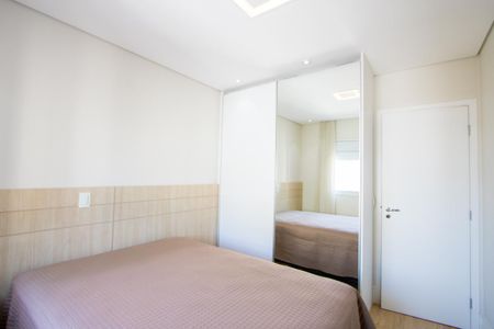 Apartamento à venda com 192m², 3 quartos e 3 vagas Apartamento à venda com 192m², 3 quartos e 3 vagasQuarto 2 - Suíte