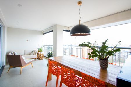 Apartamento à venda com 192m², 3 quartos e 3 vagas Apartamento à venda com 192m², 3 quartos e 3 vagasVaranda gourmet