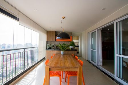 Apartamento à venda com 192m², 3 quartos e 3 vagas Apartamento à venda com 192m², 3 quartos e 3 vagasVaranda gourmet