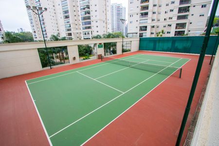 Apartamento à venda com 192m², 3 quartos e 3 vagas Apartamento à venda com 192m², 3 quartos e 3 vagasÁrea comum - Quadra esportiva