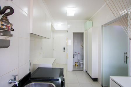Apartamento à venda com 192m², 3 quartos e 3 vagas Apartamento à venda com 192m², 3 quartos e 3 vagasÁrea de serviço