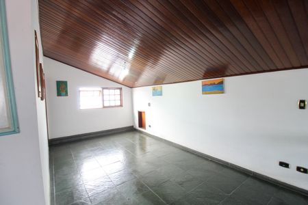 Casa à venda com 390m², 4 quartos e 4 vagas Casa à venda com 390m², 4 quartos e 4 vagasAteliê