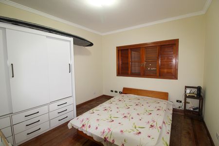 Casa à venda com 390m², 4 quartos e 4 vagas Casa à venda com 390m², 4 quartos e 4 vagasQuarto 1