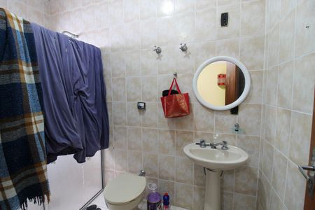 Casa à venda com 390m², 4 quartos e 4 vagas Casa à venda com 390m², 4 quartos e 4 vagasBanheiro de serviço
