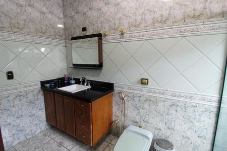 Casa à venda com 390m², 4 quartos e 4 vagas Casa à venda com 390m², 4 quartos e 4 vagasBanheiro