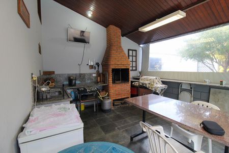 Casa à venda com 390m², 4 quartos e 4 vagas Casa à venda com 390m², 4 quartos e 4 vagasChurrasqueira
