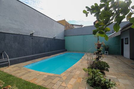 Casa à venda com 390m², 4 quartos e 4 vagas Casa à venda com 390m², 4 quartos e 4 vagasQuintal