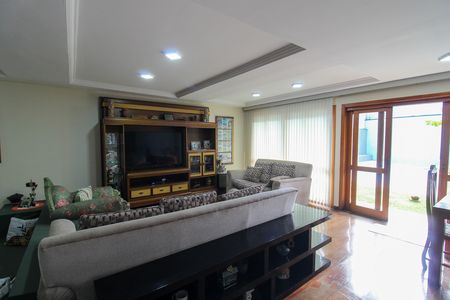 Casa à venda com 390m², 4 quartos e 4 vagas Casa à venda com 390m², 4 quartos e 4 vagasSala