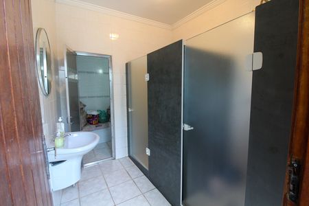 Casa à venda com 390m², 4 quartos e 4 vagas Casa à venda com 390m², 4 quartos e 4 vagasSaúna