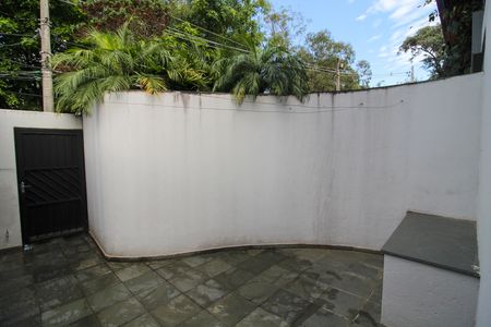 Casa à venda com 390m², 4 quartos e 4 vagas Casa à venda com 390m², 4 quartos e 4 vagasÁrea externa