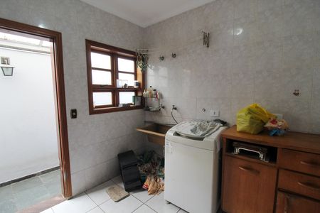 Casa à venda com 390m², 4 quartos e 4 vagas Casa à venda com 390m², 4 quartos e 4 vagasLavanderia