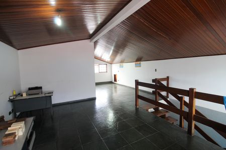 Casa à venda com 390m², 4 quartos e 4 vagas Casa à venda com 390m², 4 quartos e 4 vagasAteliê